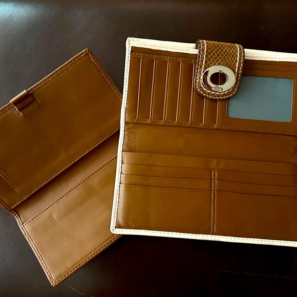 Coach Twist Clasp Slim Envelope Wallet - Picture 3 of 4